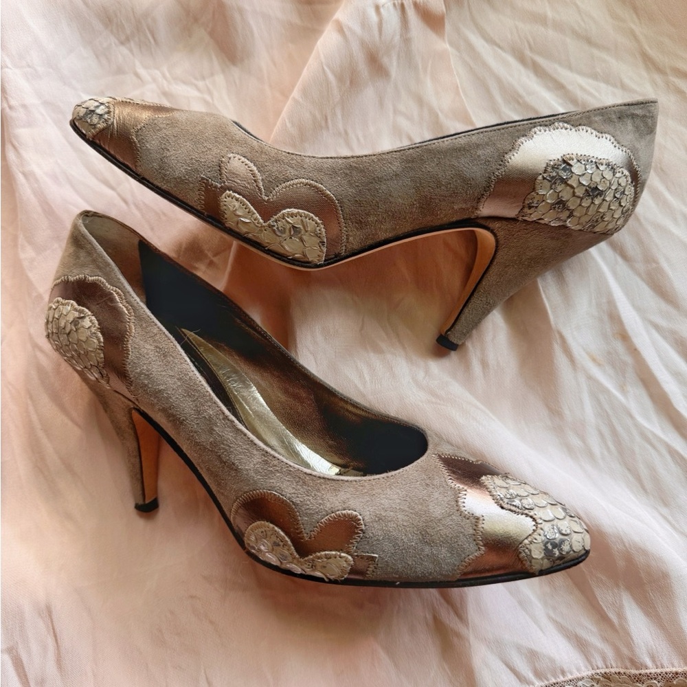 Vintage Carlos Fachi 7.5 b suede leather heels